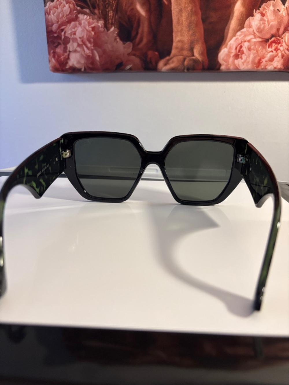 Gucci Oversized Black Square Sunglasses - Picture 4 of 4